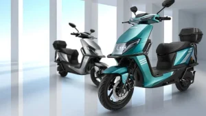 Revoo Vs Metro Scooty