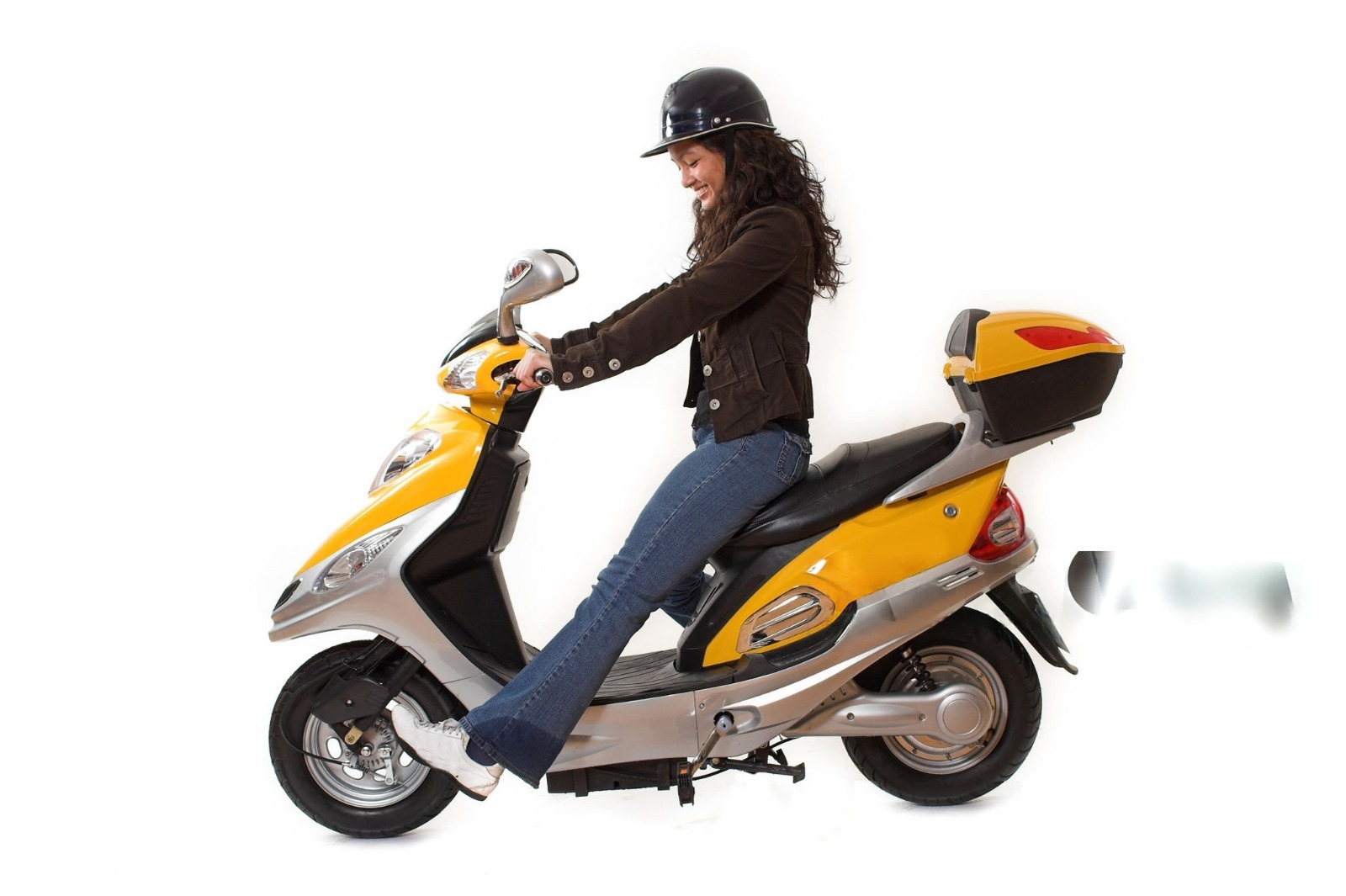 Crown Electric Scooter in Pakistan 2026 showing features, design, and daily travel use for budget-friendly rides.