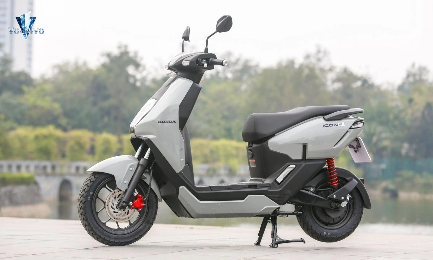 Sleek silver electric scooter profile featuring Honda ICON e Price in Pakistan details.
